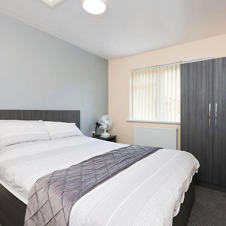 Oyo Honeycroft Lodge Uxbridge Bagian luar foto