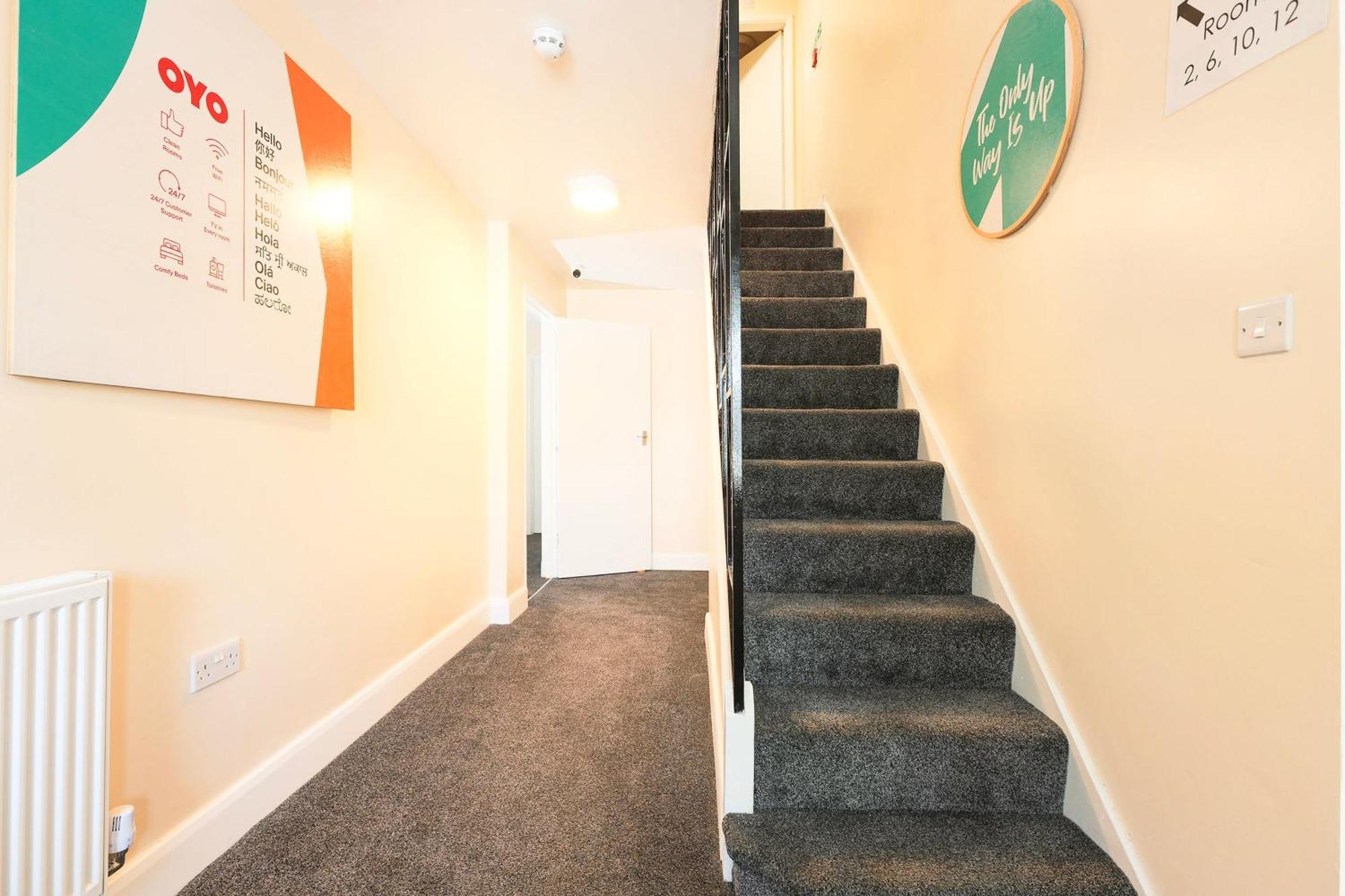 Oyo Honeycroft Lodge Uxbridge Bagian luar foto