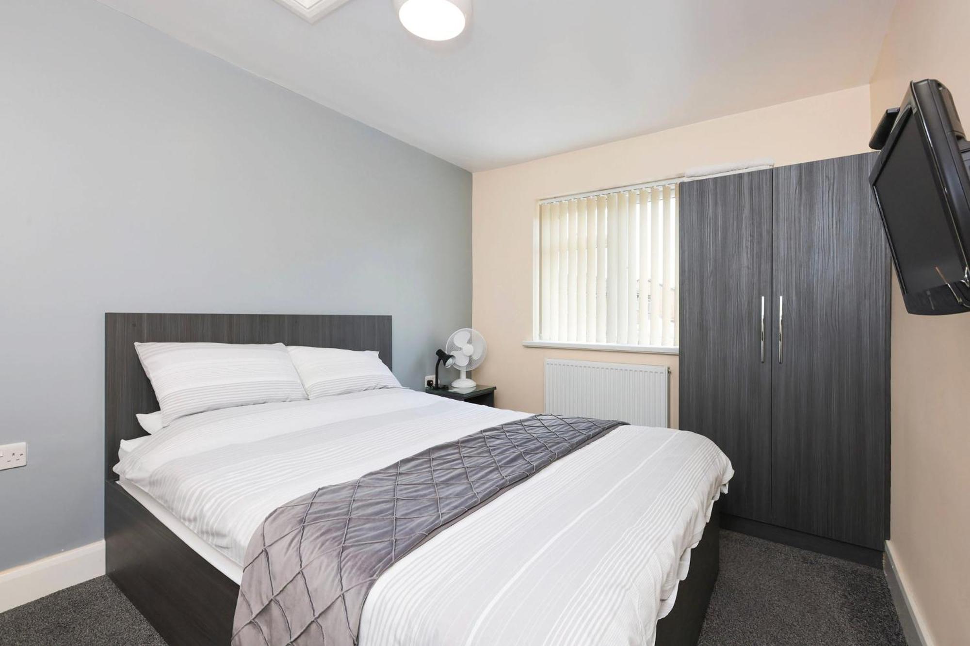Oyo Honeycroft Lodge Uxbridge Bagian luar foto