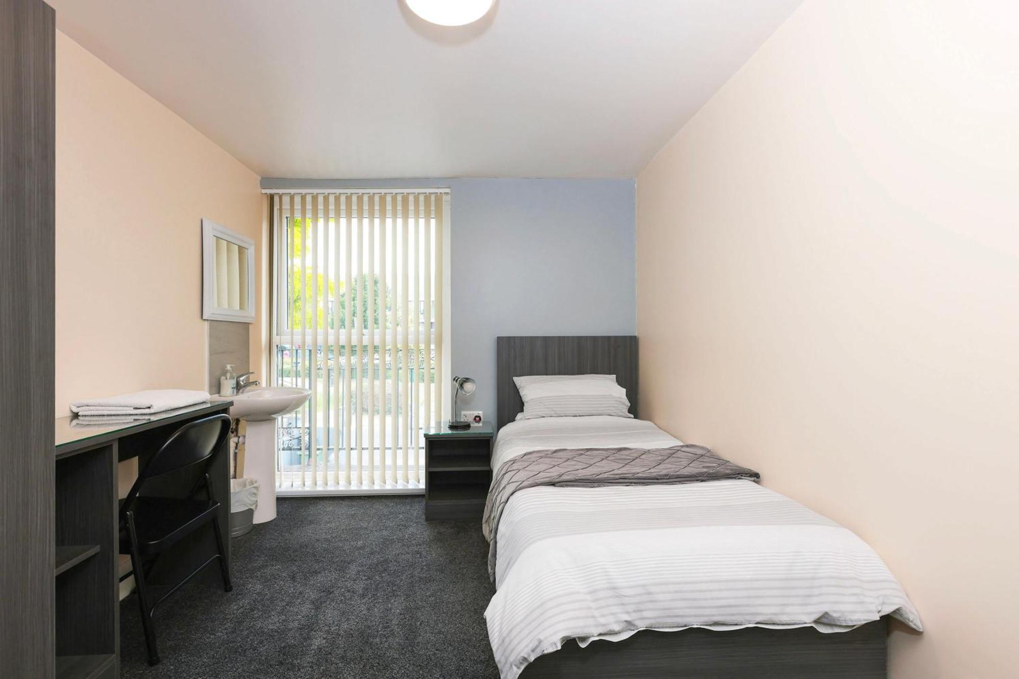 Oyo Honeycroft Lodge Uxbridge Bagian luar foto