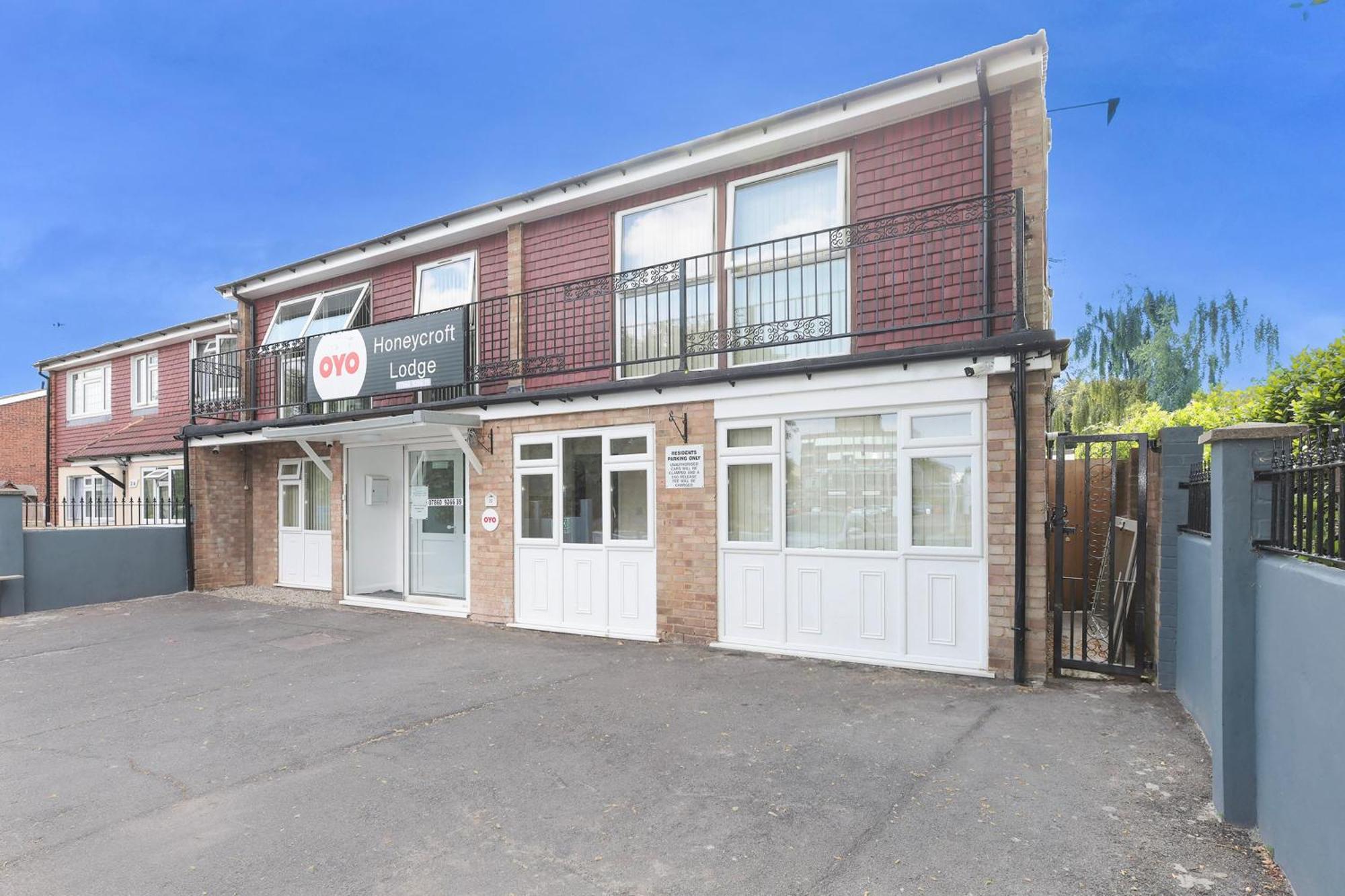 Oyo Honeycroft Lodge Uxbridge Bagian luar foto
