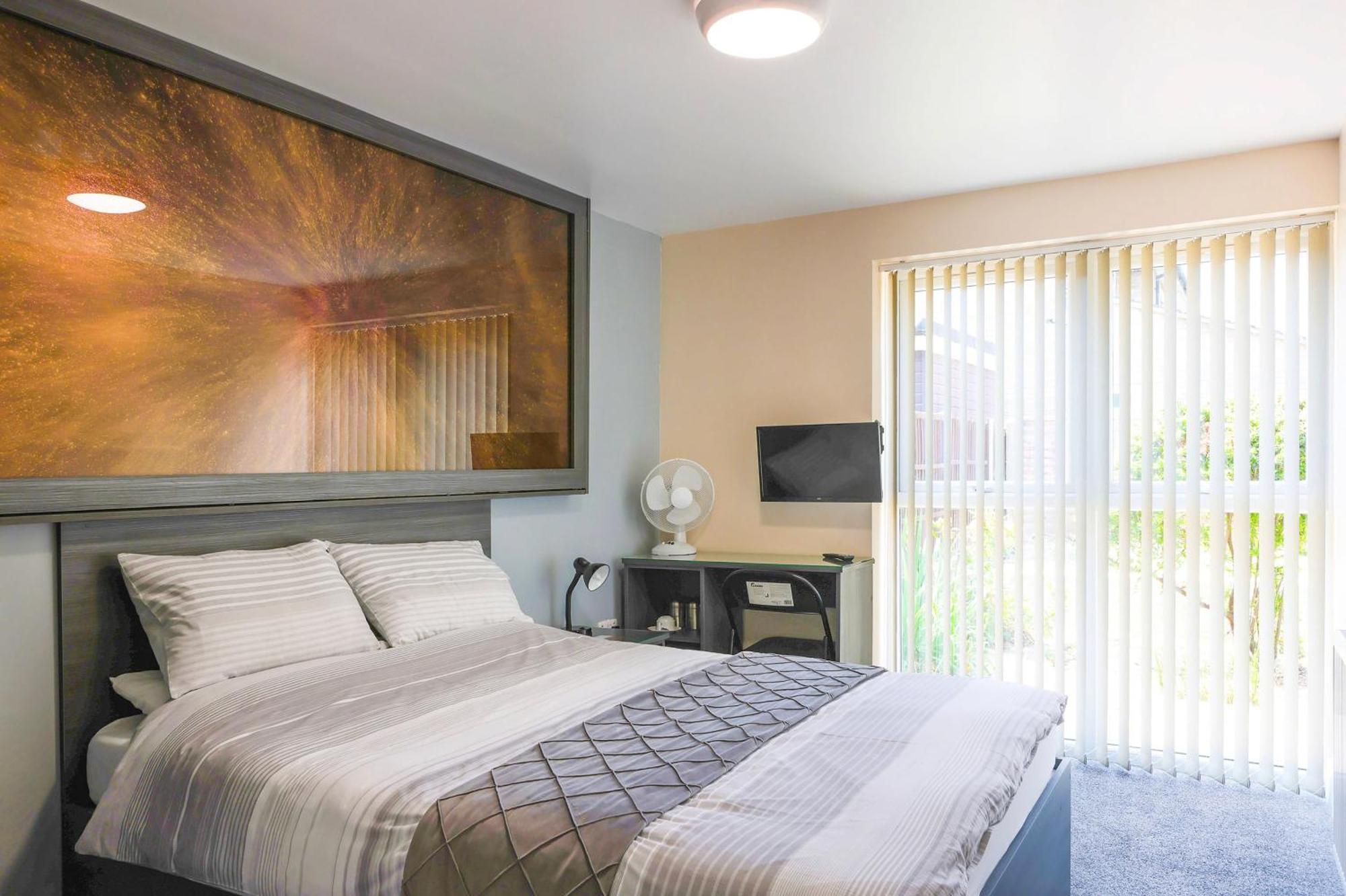 Oyo Honeycroft Lodge Uxbridge Bagian luar foto