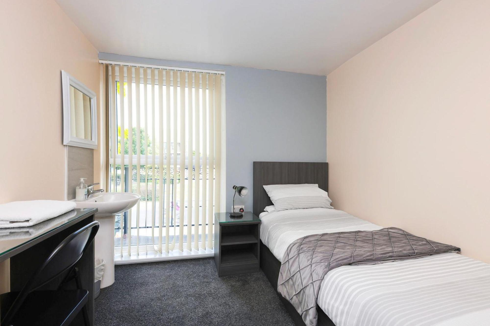Oyo Honeycroft Lodge Uxbridge Bagian luar foto