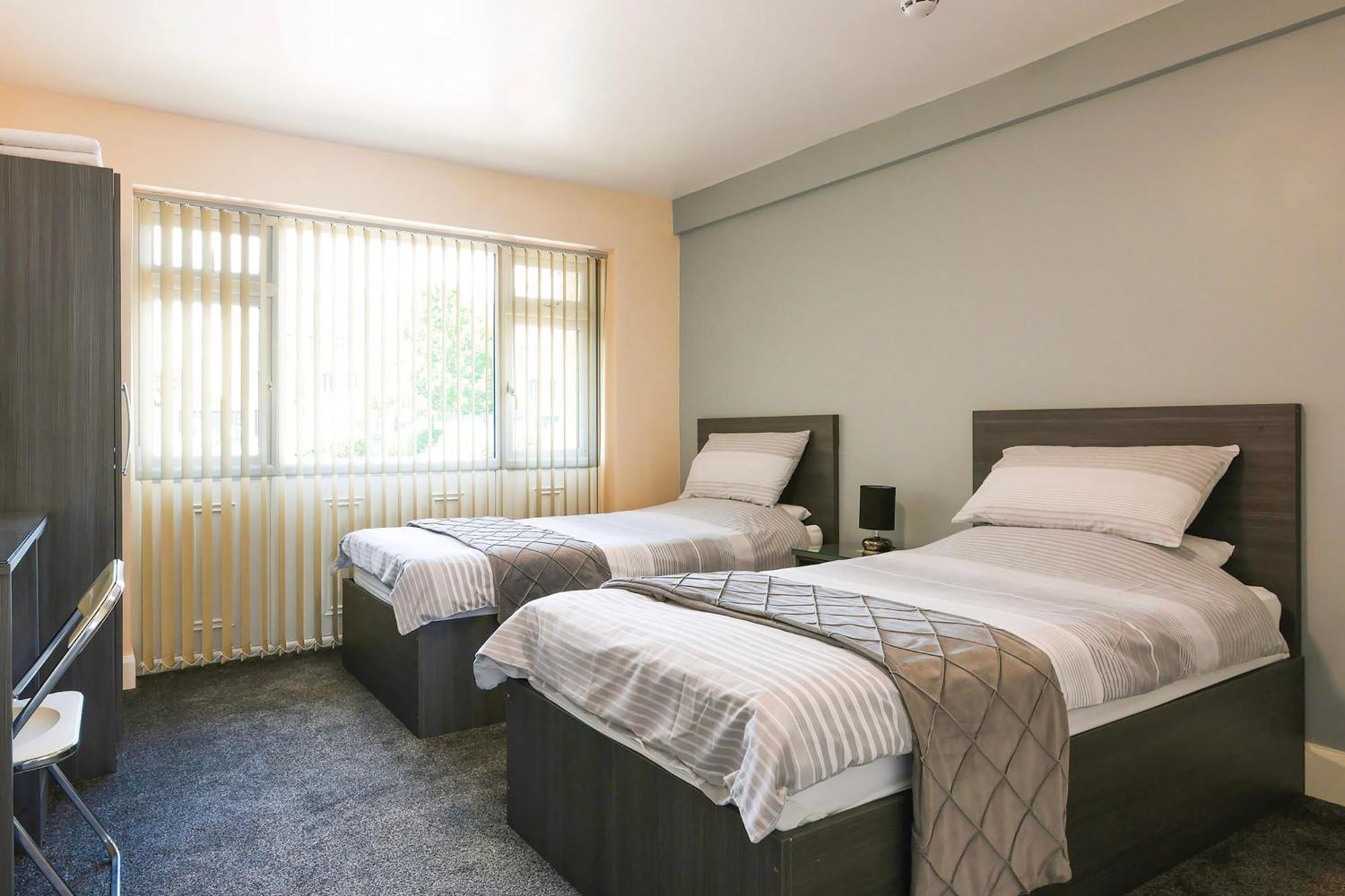 Oyo Honeycroft Lodge Uxbridge Bagian luar foto